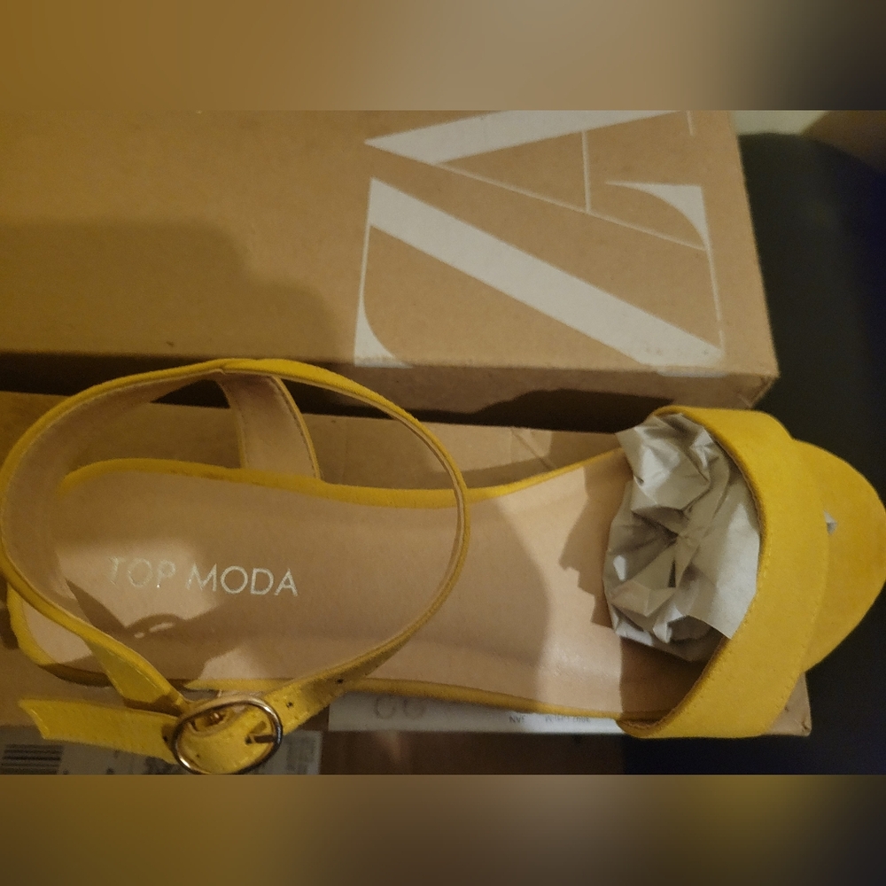 TOP Moda Women's Mustard Heels